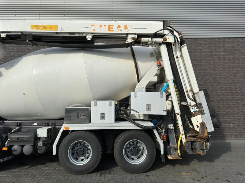 Camion malaxeur Volvo FM 410 8X4 + STETTER 9 M3 MIXER/MISCHER + THEAM 15 M TRANSPORTBAND/BELT: photos 15 Camion malaxeur Volvo FM 410 8X4 + STETTER 9 M3 MIXER/MISCHER + THEAM 15 M TRANSPORTBAND/BELT: photos 15