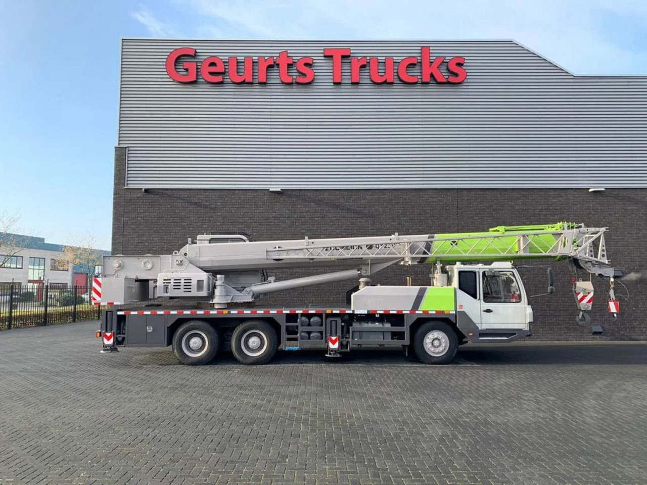 Zoomlion QY25V51.5 25 TONS CRANE/KRAN/GRUA/KRAAN - Grue à tour: photos 4 Zoomlion QY25V51.5 25 TONS CRANE/KRAN/GRUA/KRAAN - Grue à tour: photos 4