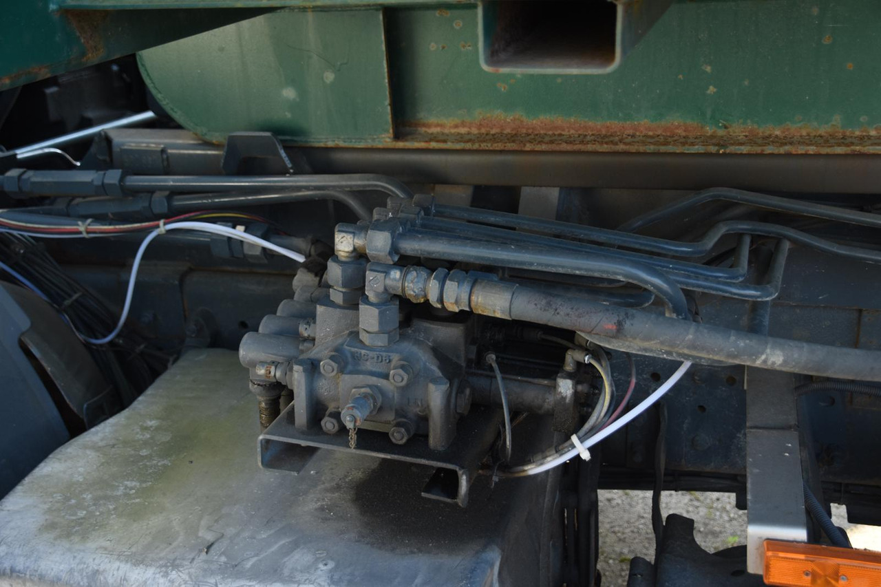 SCANIA P94 220 - Camion benne: photos 3 SCANIA P94 220 - Camion benne: photos 3