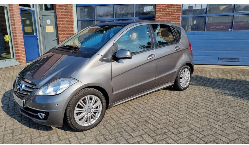 Mercedes-Benz A-Klasse A160 Automaat Elegance.airco.trekhaak. - Voiture à hayon: photos 1 Mercedes-Benz A-Klasse A160 Automaat Elegance.airco.trekhaak. - Voiture à hayon: photos 1