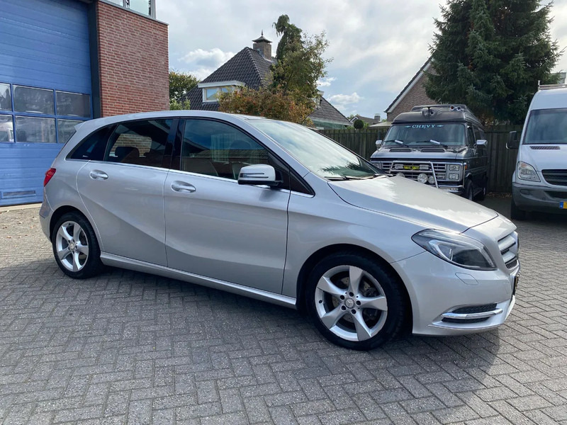 Mercedes-Benz B-Klasse 180 Ambition autom. panoramadak - SUV: photos 2 Mercedes-Benz B-Klasse 180 Ambition autom. panoramadak - SUV: photos 2