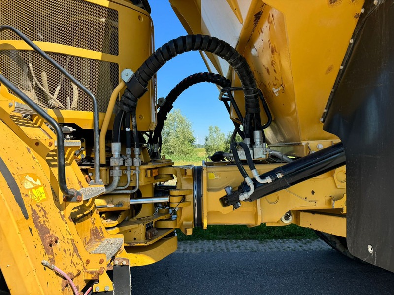 Tombereau articulé Caterpillar 740B: photos 16