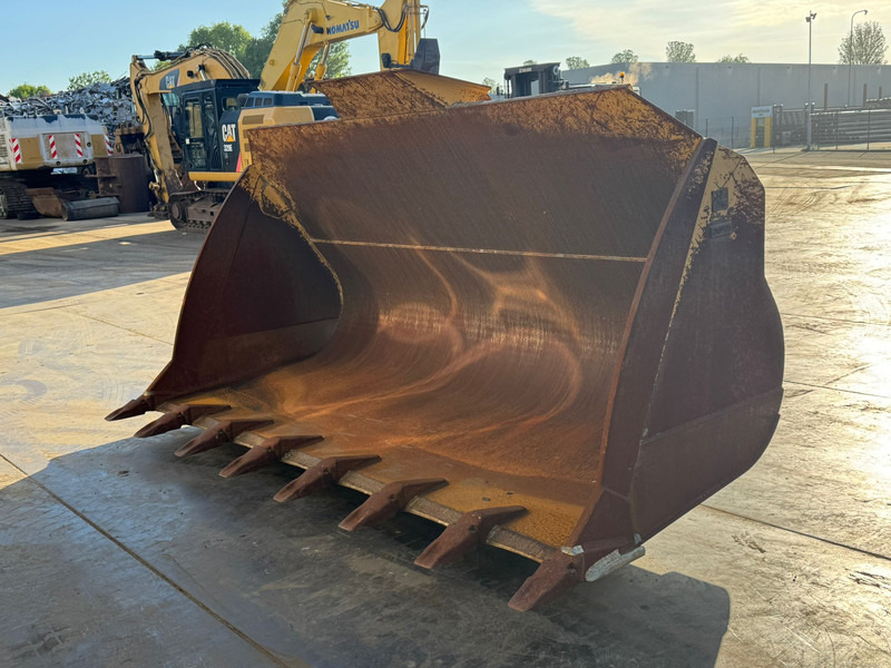 Caterpillar 980M Bucket with teeth, Volvo groot - Godet: photos 3 Caterpillar 980M Bucket with teeth, Volvo groot - Godet: photos 3