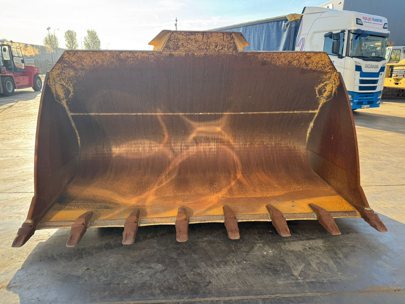 Caterpillar 980M Bucket with teeth, Volvo groot - Godet: photos 1 Caterpillar 980M Bucket with teeth, Volvo groot - Godet: photos 1