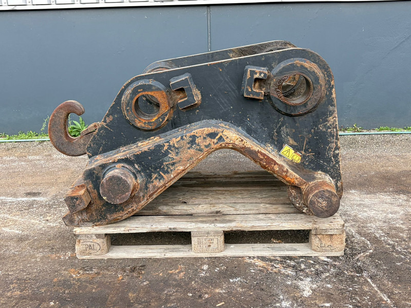 Caterpillar Quick Coupler CW70 for 374F - Attache rapide: photos 1 Caterpillar Quick Coupler CW70 for 374F - Attache rapide: photos 1