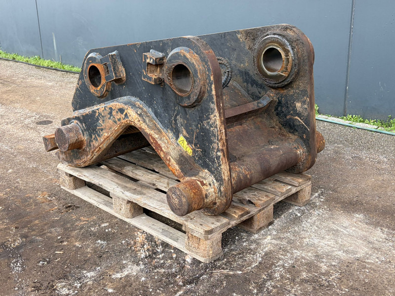 Caterpillar Quick Coupler CW70 for 374F - Attache rapide: photos 2 Caterpillar Quick Coupler CW70 for 374F - Attache rapide: photos 2