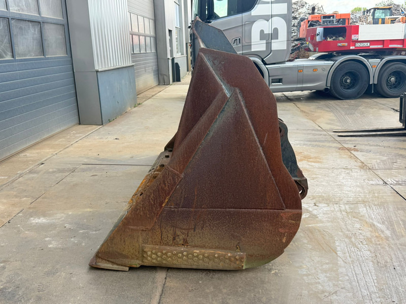 Volvo 4.2 m3 - Godet: photos 2 Volvo 4.2 m3 - Godet: photos 2