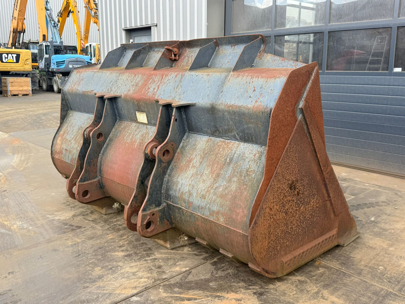 Volvo 4.2 m3 - Godet: photos 5 Volvo 4.2 m3 - Godet: photos 5