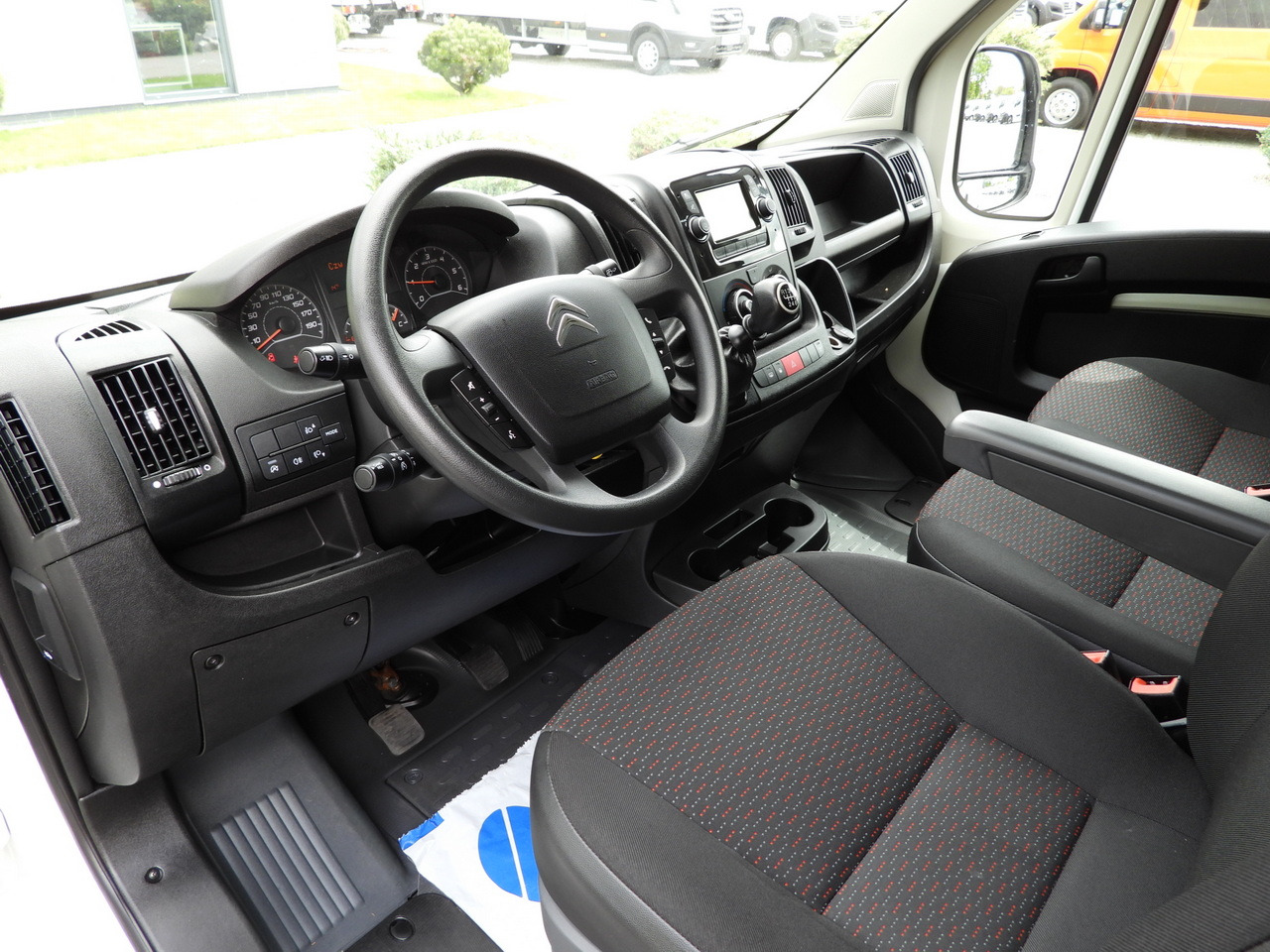 CITROEN JUMPER BOX LIFT 8 PALLETS CRUISE CONTROL NAVIGATION AIR CONDITIONING 165HP - Utilitaire frigorifique: photos 2 CITROEN JUMPER BOX LIFT 8 PALLETS CRUISE CONTROL NAVIGATION AIR CONDITIONING 165HP - Utilitaire frigorifique: photos 2