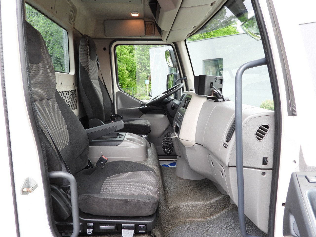 Camion benne DAF LF 180 THREE-WAY TIPPER CRUISE CONTROL LED LIGHTS AUTOMATIC TRANSMISSION TWIN WHEELS AIR CONDITIONING 180HP: photos 47 Camion benne DAF LF 180 THREE-WAY TIPPER CRUISE CONTROL LED LIGHTS AUTOMATIC TRANSMISSION TWIN WHEELS AIR CONDITIONING 180HP: photos 47