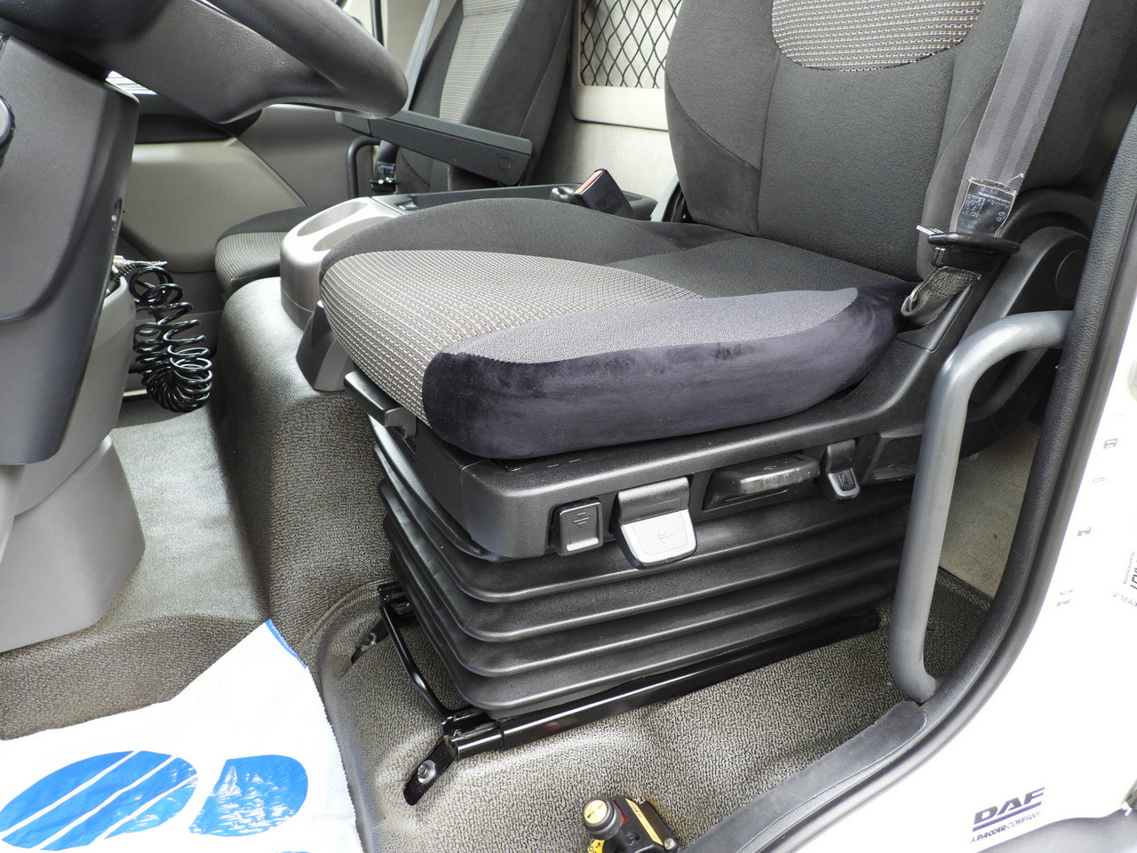 Camion benne DAF LF 180 THREE-WAY TIPPER CRUISE CONTROL LED LIGHTS AUTOMATIC TRANSMISSION TWIN WHEELS AIR CONDITIONING 180HP: photos 32 Camion benne DAF LF 180 THREE-WAY TIPPER CRUISE CONTROL LED LIGHTS AUTOMATIC TRANSMISSION TWIN WHEELS AIR CONDITIONING 180HP: photos 32