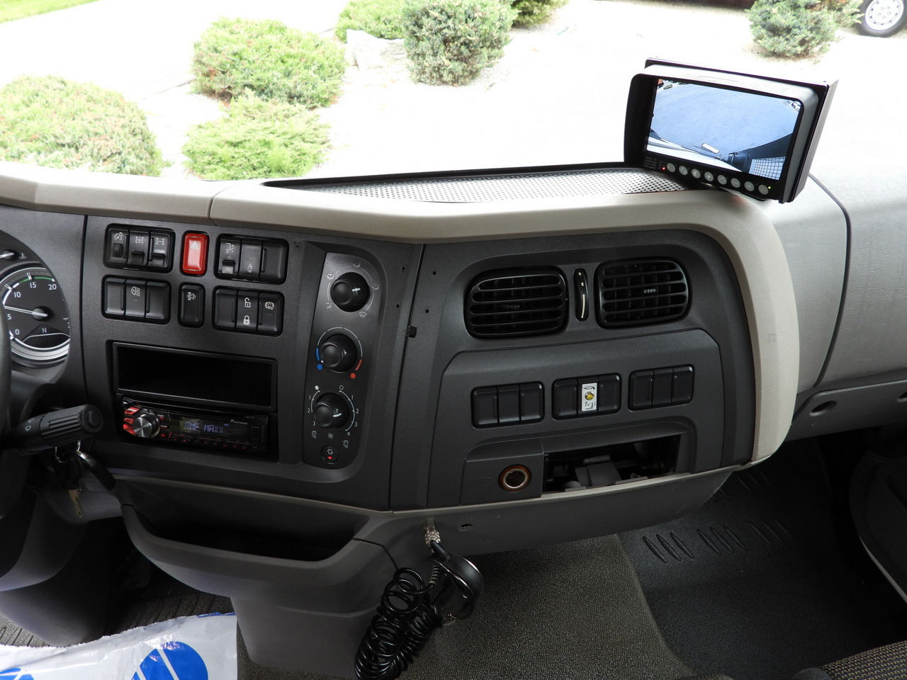 Camion benne DAF LF 180 THREE-WAY TIPPER CRUISE CONTROL LED LIGHTS AUTOMATIC TRANSMISSION TWIN WHEELS AIR CONDITIONING 180HP: photos 39 Camion benne DAF LF 180 THREE-WAY TIPPER CRUISE CONTROL LED LIGHTS AUTOMATIC TRANSMISSION TWIN WHEELS AIR CONDITIONING 180HP: photos 39