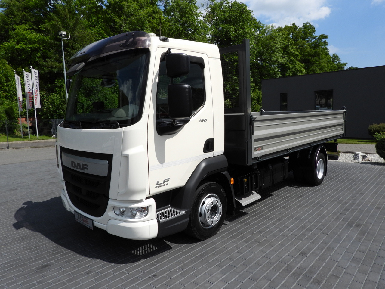 Camion benne DAF LF 180 THREE-WAY TIPPER CRUISE CONTROL LED LIGHTS AUTOMATIC TRANSMISSION TWIN WHEELS AIR CONDITIONING 180HP: photos 6 Camion benne DAF LF 180 THREE-WAY TIPPER CRUISE CONTROL LED LIGHTS AUTOMATIC TRANSMISSION TWIN WHEELS AIR CONDITIONING 180HP: photos 6