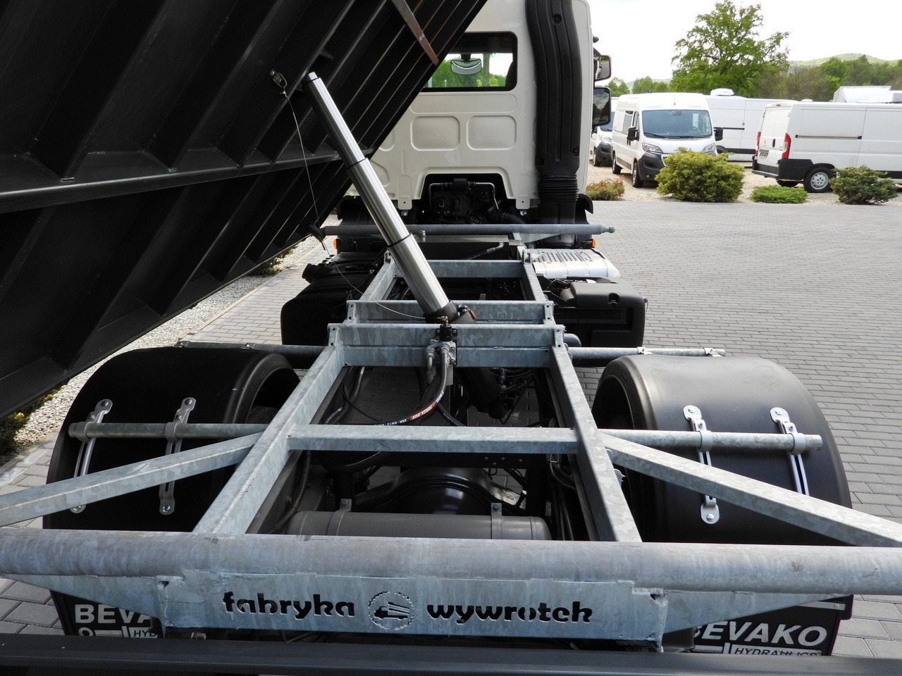 Camion benne DAF LF 180 THREE-WAY TIPPER CRUISE CONTROL LED LIGHTS AUTOMATIC TRANSMISSION TWIN WHEELS AIR CONDITIONING 180HP: photos 24 Camion benne DAF LF 180 THREE-WAY TIPPER CRUISE CONTROL LED LIGHTS AUTOMATIC TRANSMISSION TWIN WHEELS AIR CONDITIONING 180HP: photos 24