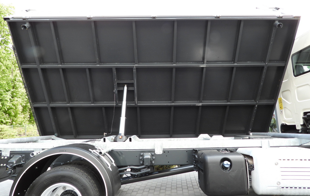 Camion benne DAF LF 180 THREE-WAY TIPPER CRUISE CONTROL LED LIGHTS AUTOMATIC TRANSMISSION TWIN WHEELS AIR CONDITIONING 180HP: photos 25 Camion benne DAF LF 180 THREE-WAY TIPPER CRUISE CONTROL LED LIGHTS AUTOMATIC TRANSMISSION TWIN WHEELS AIR CONDITIONING 180HP: photos 25