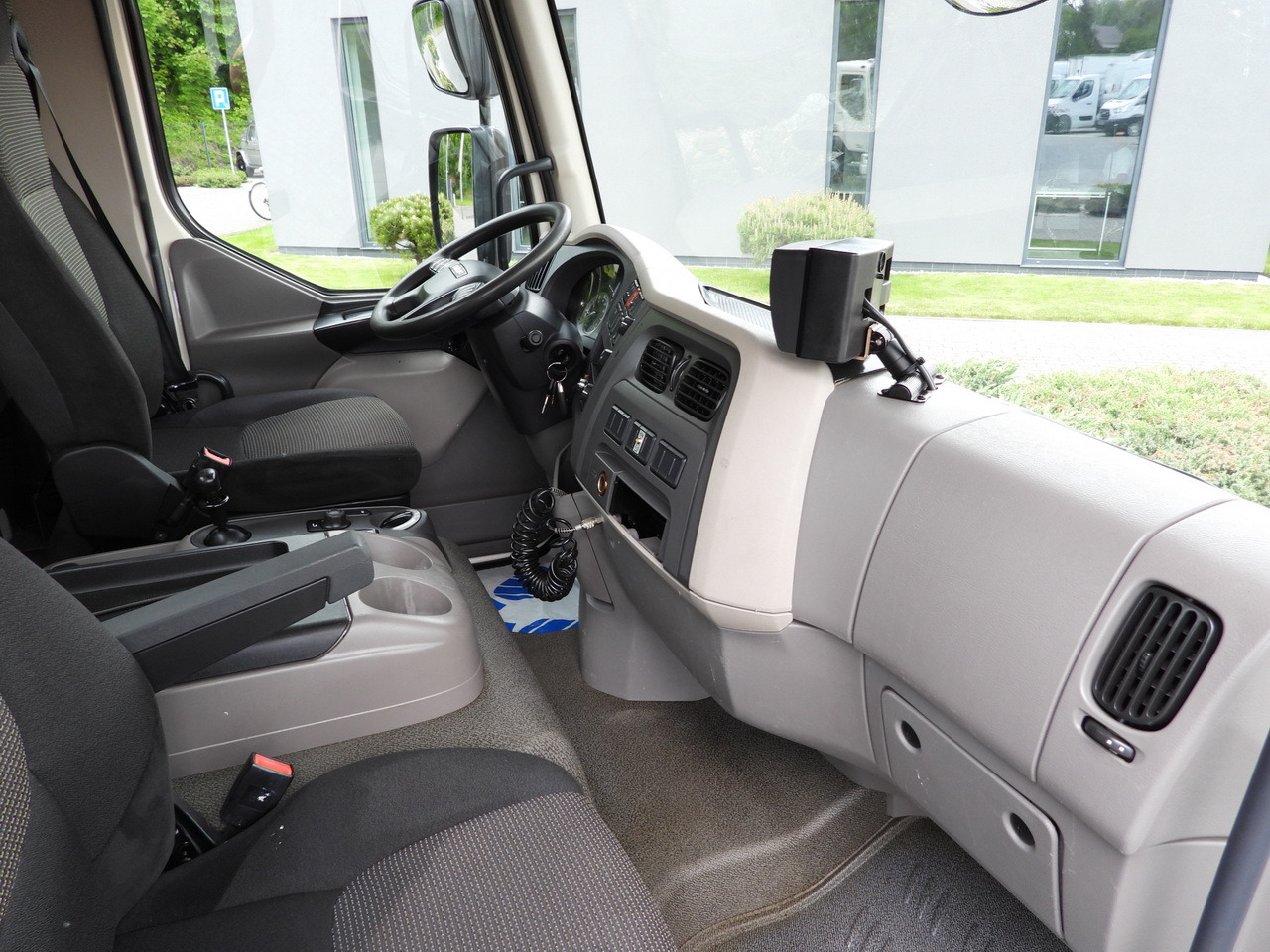 Camion benne DAF LF 180 THREE-WAY TIPPER CRUISE CONTROL LED LIGHTS AUTOMATIC TRANSMISSION TWIN WHEELS AIR CONDITIONING 180HP: photos 49 Camion benne DAF LF 180 THREE-WAY TIPPER CRUISE CONTROL LED LIGHTS AUTOMATIC TRANSMISSION TWIN WHEELS AIR CONDITIONING 180HP: photos 49