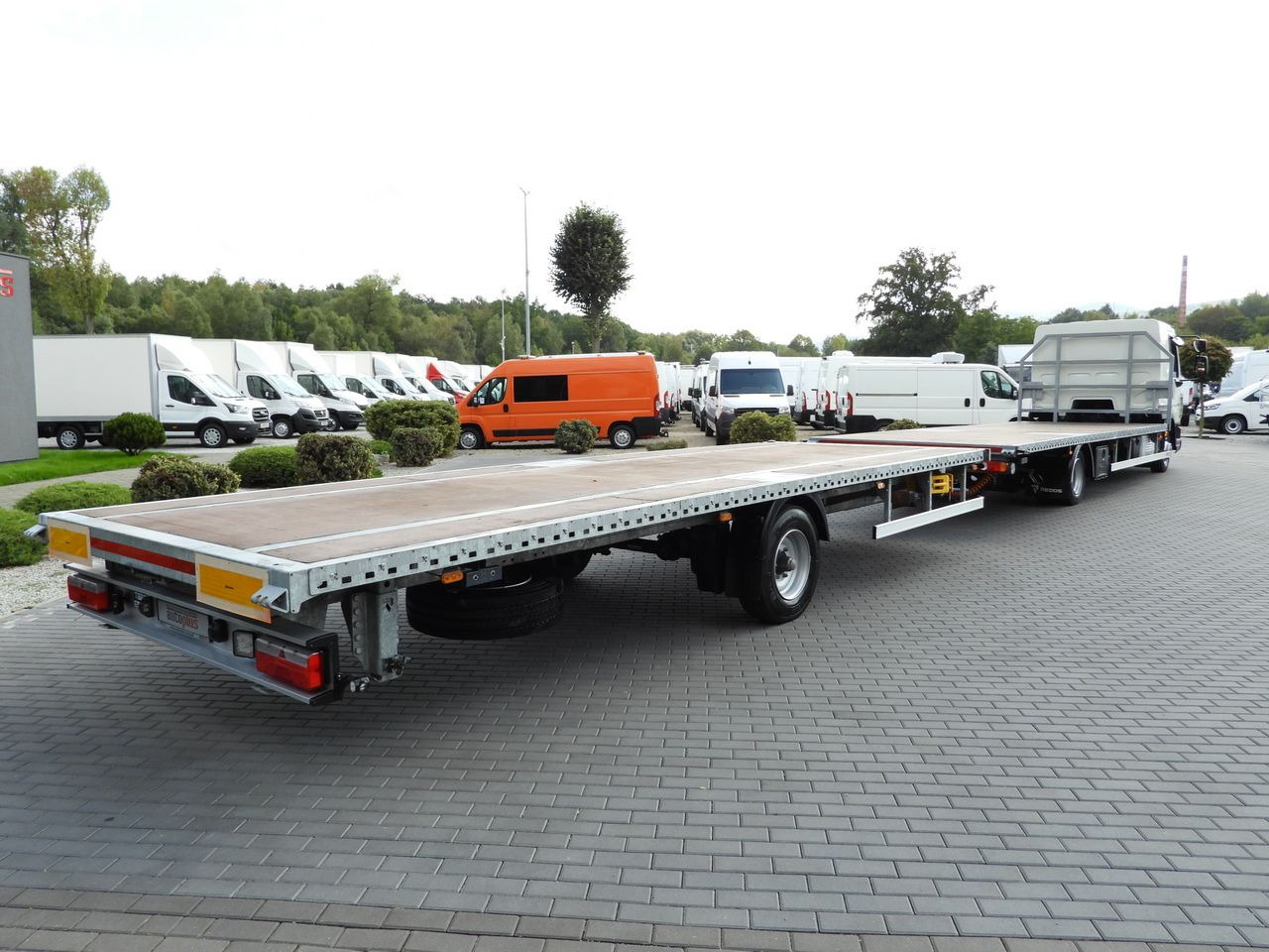 DAF LF 230 CONTAINER CARRIER PLATFORM + TRAILER WEBASTO CRUISE CONTROL LED LIGHTS PNEUMATICS AUTOMATIC TRANSMISSION TWIN WHEELS AIR CONDITIONING 230HP - Camion plateau: photos 3 DAF LF 230 CONTAINER CARRIER PLATFORM + TRAILER WEBASTO CRUISE CONTROL LED LIGHTS PNEUMATICS AUTOMATIC TRANSMISSION TWIN WHEELS AIR CONDITIONING 230HP - Camion plateau: photos 3