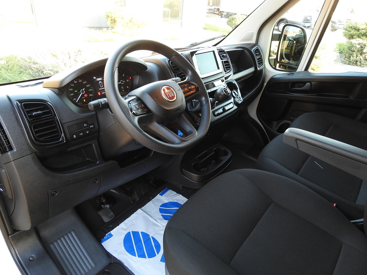 FIAT DUCATO BOX LIFT 8 PALLETS CRUISE CONTROL AIR CONDITIONING 180HP - Fourgon grand volume: photos 2 FIAT DUCATO BOX LIFT 8 PALLETS CRUISE CONTROL AIR CONDITIONING 180HP - Fourgon grand volume: photos 2