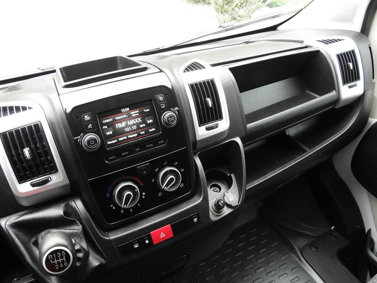 Fourgon grand volume FIAT DUCATO BOX LIFT 8 PALLETS CRUISE CONTROL NAVIGATION AIR CONDITIONING LED LIGHTS  130HP: photos 34