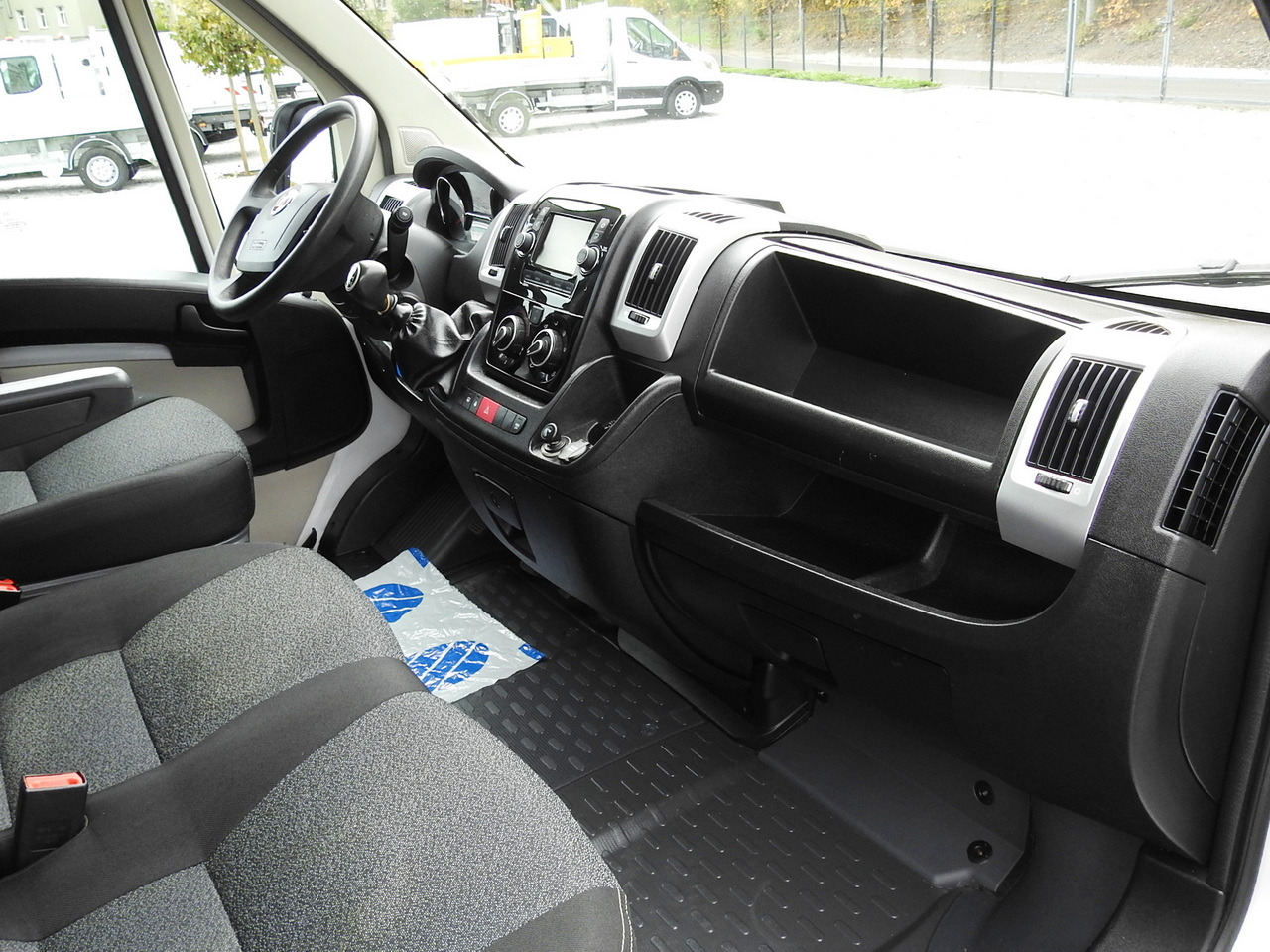 Fourgon grand volume FIAT DUCATO BOX LIFT 8 PALLETS CRUISE CONTROL NAVIGATION AIR CONDITIONING LED LIGHTS  130HP: photos 45