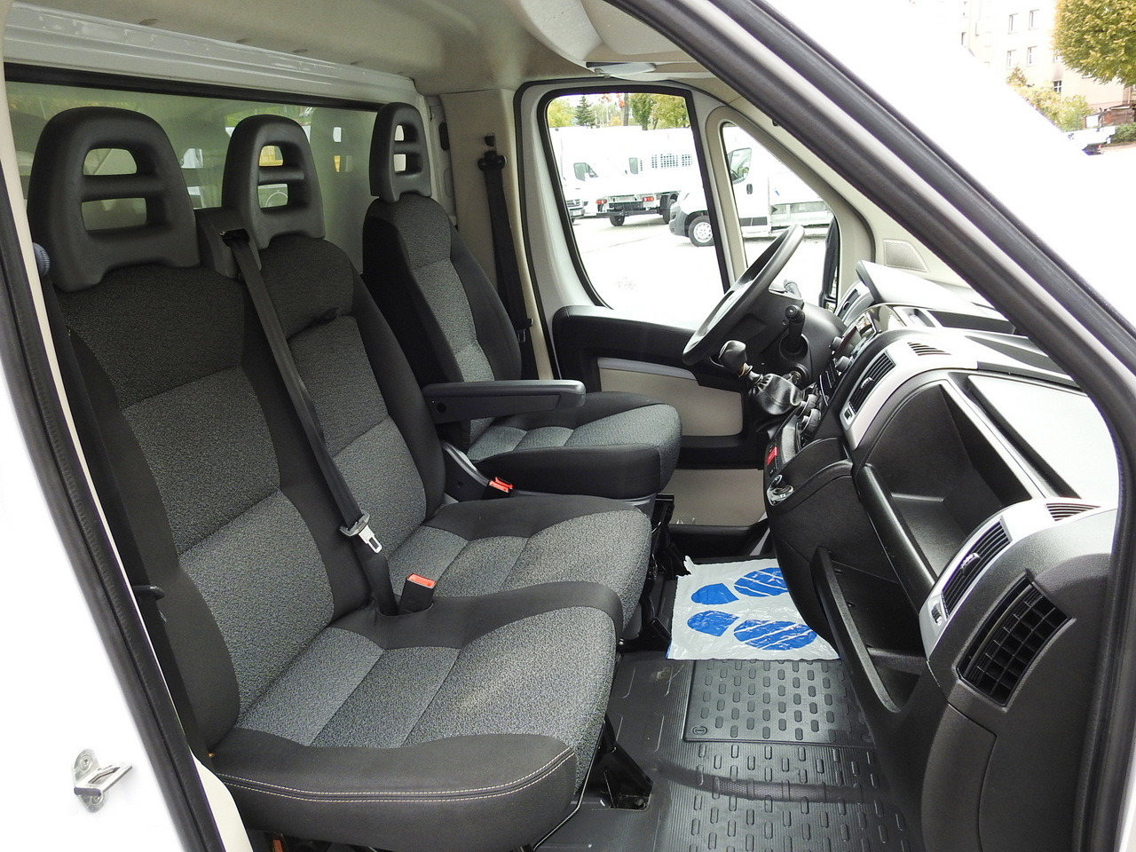 Fourgon grand volume FIAT DUCATO BOX LIFT 8 PALLETS CRUISE CONTROL NAVIGATION AIR CONDITIONING LED LIGHTS  130HP: photos 44