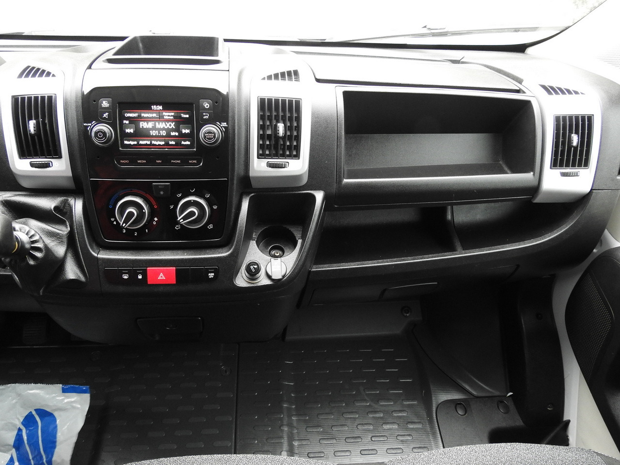 Fourgon grand volume FIAT DUCATO BOX LIFT 8 PALLETS CRUISE CONTROL NAVIGATION AIR CONDITIONING LED LIGHTS  130HP: photos 35
