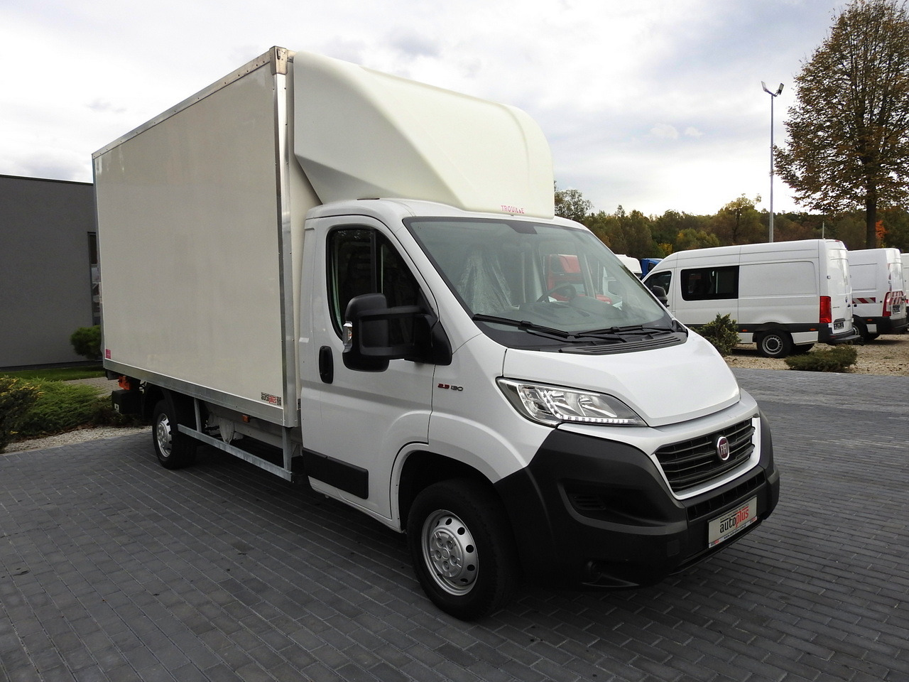 FIAT DUCATO BOX LIFT 8 PALLETS CRUISE CONTROL NAVIGATION AIR CONDITIONING LED LIGHTS 130HP - Fourgon grand volume: photos 4 FIAT DUCATO BOX LIFT 8 PALLETS CRUISE CONTROL NAVIGATION AIR CONDITIONING LED LIGHTS 130HP - Fourgon grand volume: photos 4