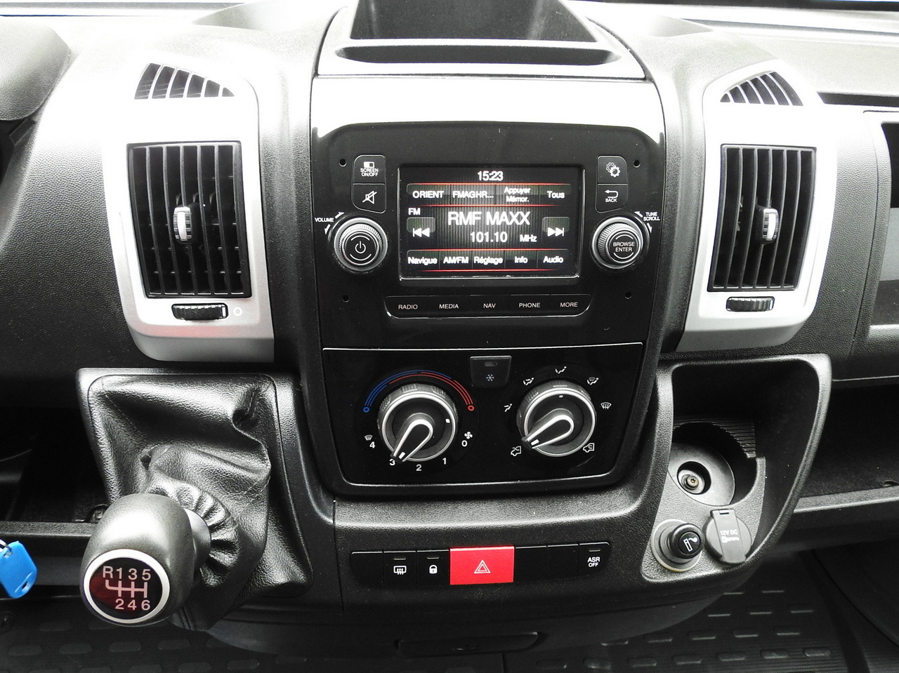 Fourgon grand volume FIAT DUCATO BOX LIFT 8 PALLETS CRUISE CONTROL NAVIGATION AIR CONDITIONING LED LIGHTS  130HP: photos 36