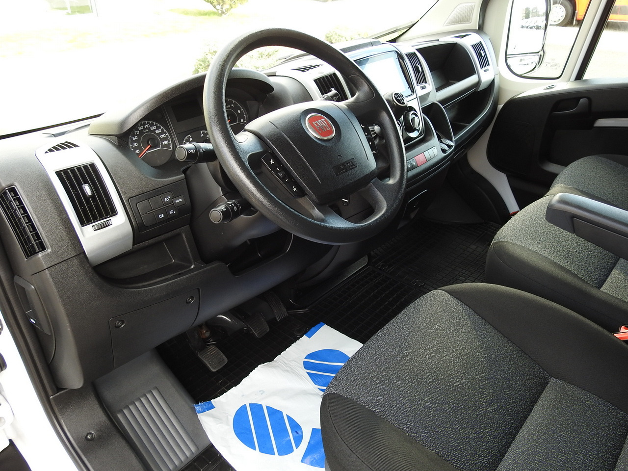 FIAT DUCATO BOX LIFT 8 PALLETS CRUISE CONTROL NAVIGATION LED LIGHTS AIR CONDITIONING 130HP - Utilitaire frigorifique: photos 2 FIAT DUCATO BOX LIFT 8 PALLETS CRUISE CONTROL NAVIGATION LED LIGHTS AIR CONDITIONING 130HP - Utilitaire frigorifique: photos 2