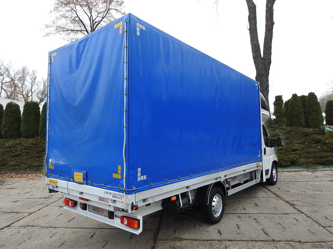 FIAT DUCATO - Utilitaire plateau baché: photos 3 FIAT DUCATO - Utilitaire plateau baché: photos 3