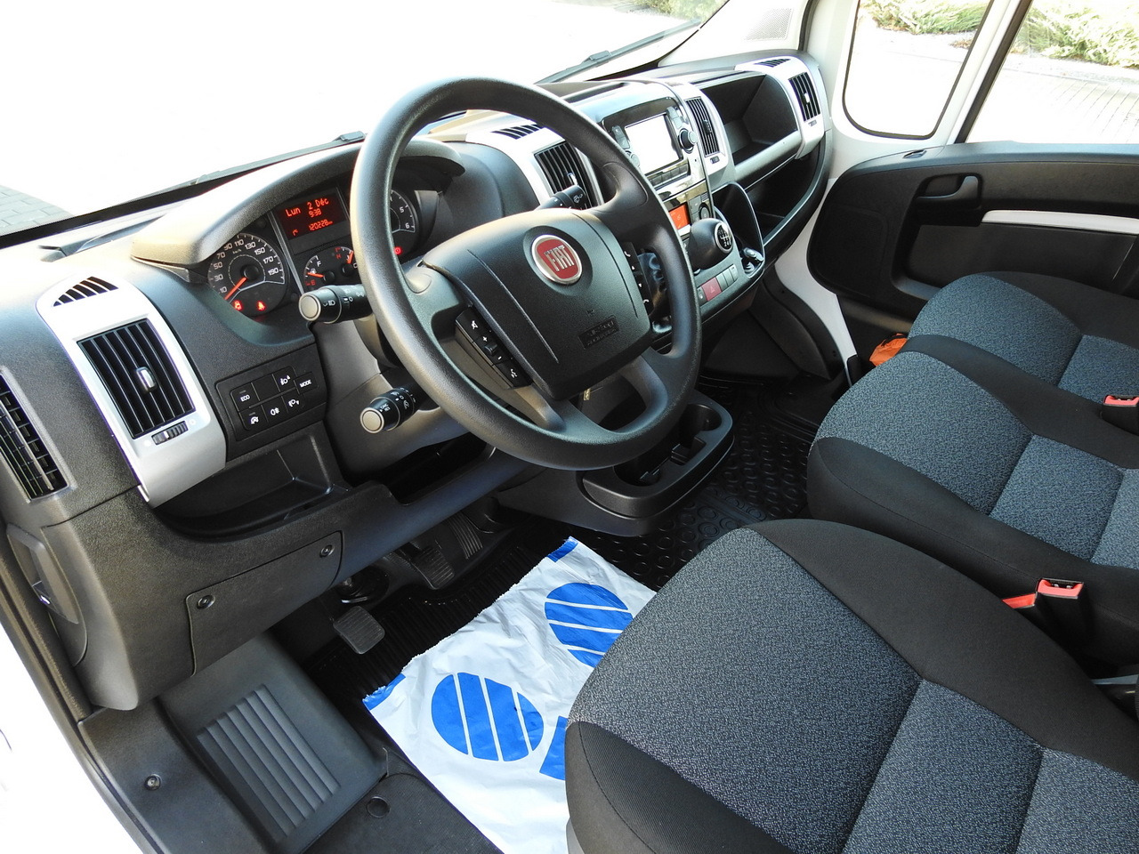 FIAT DUCATO REFRIGERATOR VAN -10*C POWER SUPPLY 230V AIR CONDITIONING  175HP - Utilitaire frigorifique: photos 2 FIAT DUCATO REFRIGERATOR VAN -10*C POWER SUPPLY 230V AIR CONDITIONING  175HP - Utilitaire frigorifique: photos 2