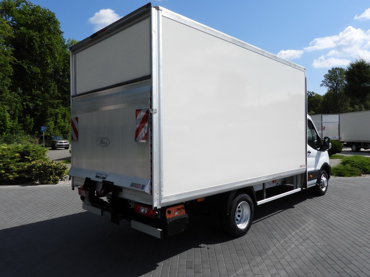 FORD TRANSIT BOX LIFT 8 PALLETS CRUISE CONTROL LED LIGHTS TWIN WHEELS AIR CONDITIONING 130HP - Utilitaire frigorifique: photos 3 FORD TRANSIT BOX LIFT 8 PALLETS CRUISE CONTROL LED LIGHTS TWIN WHEELS AIR CONDITIONING 130HP - Utilitaire frigorifique: photos 3