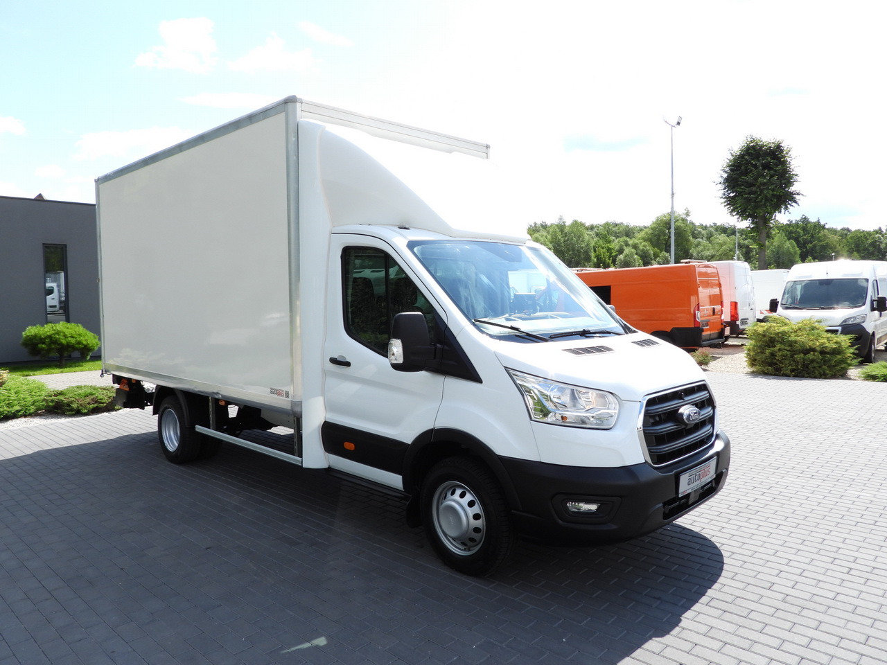 FORD TRANSIT BOX LIFT 8 PALLETS CRUISE CONTROL LED LIGHTS TWIN WHEELS AIR CONDITIONING 130HP - Utilitaire frigorifique: photos 4 FORD TRANSIT BOX LIFT 8 PALLETS CRUISE CONTROL LED LIGHTS TWIN WHEELS AIR CONDITIONING 130HP - Utilitaire frigorifique: photos 4