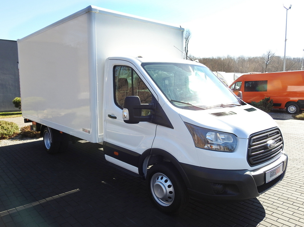 FORD TRANSIT BOX LIFT 8 PALLETS TWIN WHEELS AIR CONDITIONING 130HP - Utilitaire frigorifique: photos 4 FORD TRANSIT BOX LIFT 8 PALLETS TWIN WHEELS AIR CONDITIONING 130HP - Utilitaire frigorifique: photos 4