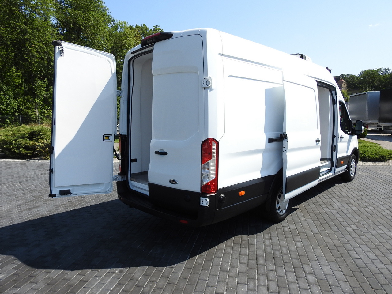FORD TRANSIT REFRIGERATOR VAN 0*C HEATING FUNCTION CRUISE CONTROL AIR CONDITIONING LED LIGHTS 130HP - Utilitaire frigorifique: photos 3 FORD TRANSIT REFRIGERATOR VAN 0*C HEATING FUNCTION CRUISE CONTROL AIR CONDITIONING LED LIGHTS 130HP - Utilitaire frigorifique: photos 3