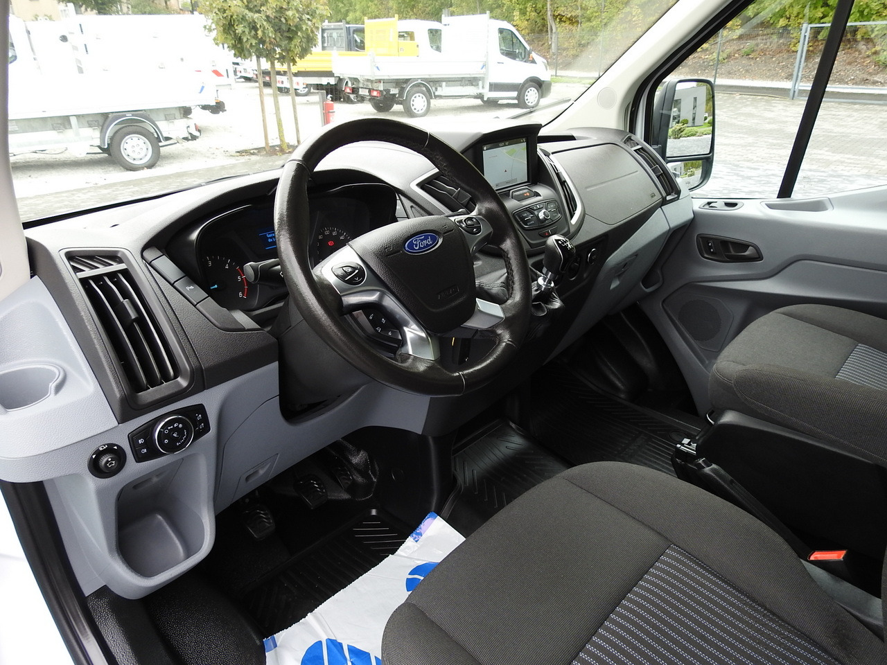 FORD TRANSIT REFRIGERATOR VAN 0*C HEATING FUNCTION POWER SUPPLY 230V CRUISE CONTROL NAVIGATION AIR CONDITIONING LED LIGHTS 130HP - Utilitaire frigorifique: photos 2 FORD TRANSIT REFRIGERATOR VAN 0*C HEATING FUNCTION POWER SUPPLY 230V CRUISE CONTROL NAVIGATION AIR CONDITIONING LED LIGHTS 130HP - Utilitaire frigorifique: photos 2