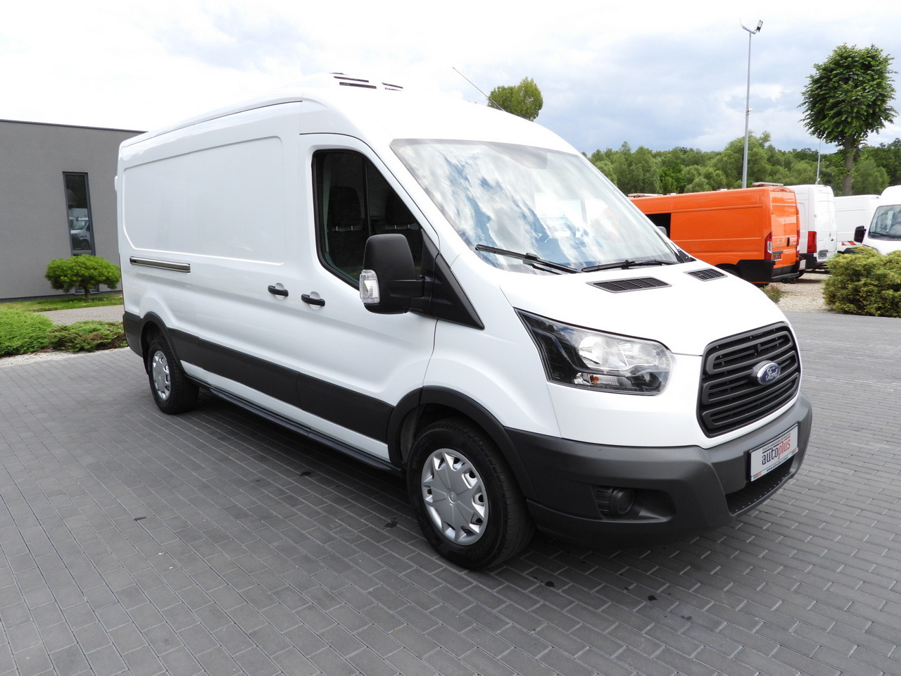 FORD TRANSIT REFRIGERATOR VAN 5*C AIR CONDITIONING 105HP - Utilitaire frigorifique: photos 4 FORD TRANSIT REFRIGERATOR VAN 5*C AIR CONDITIONING 105HP - Utilitaire frigorifique: photos 4