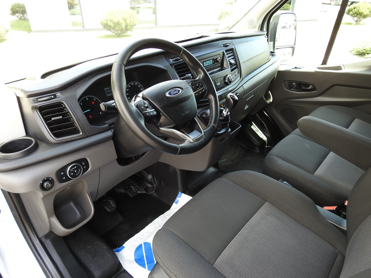 FORD TRANSIT REGRIGERATOR BOX 0*C POWER SUPPLY 230V CRUISE CONTROL AIR CONDITIONING TWIN WHEELS 170HP - Utilitaire frigorifique: photos 2 FORD TRANSIT REGRIGERATOR BOX 0*C POWER SUPPLY 230V CRUISE CONTROL AIR CONDITIONING TWIN WHEELS 170HP - Utilitaire frigorifique: photos 2