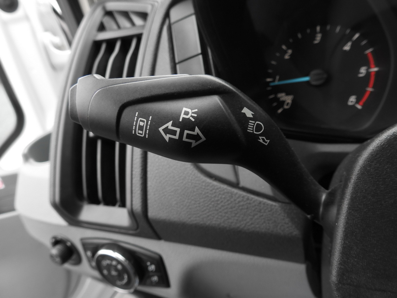 Utilitaire benne FORD TRANSIT TIPPER CRUISE CONTROL AIR CONDITIONING TWIN WHEELS 170HP: photos 36 Utilitaire benne FORD TRANSIT TIPPER CRUISE CONTROL AIR CONDITIONING TWIN WHEELS 170HP: photos 36