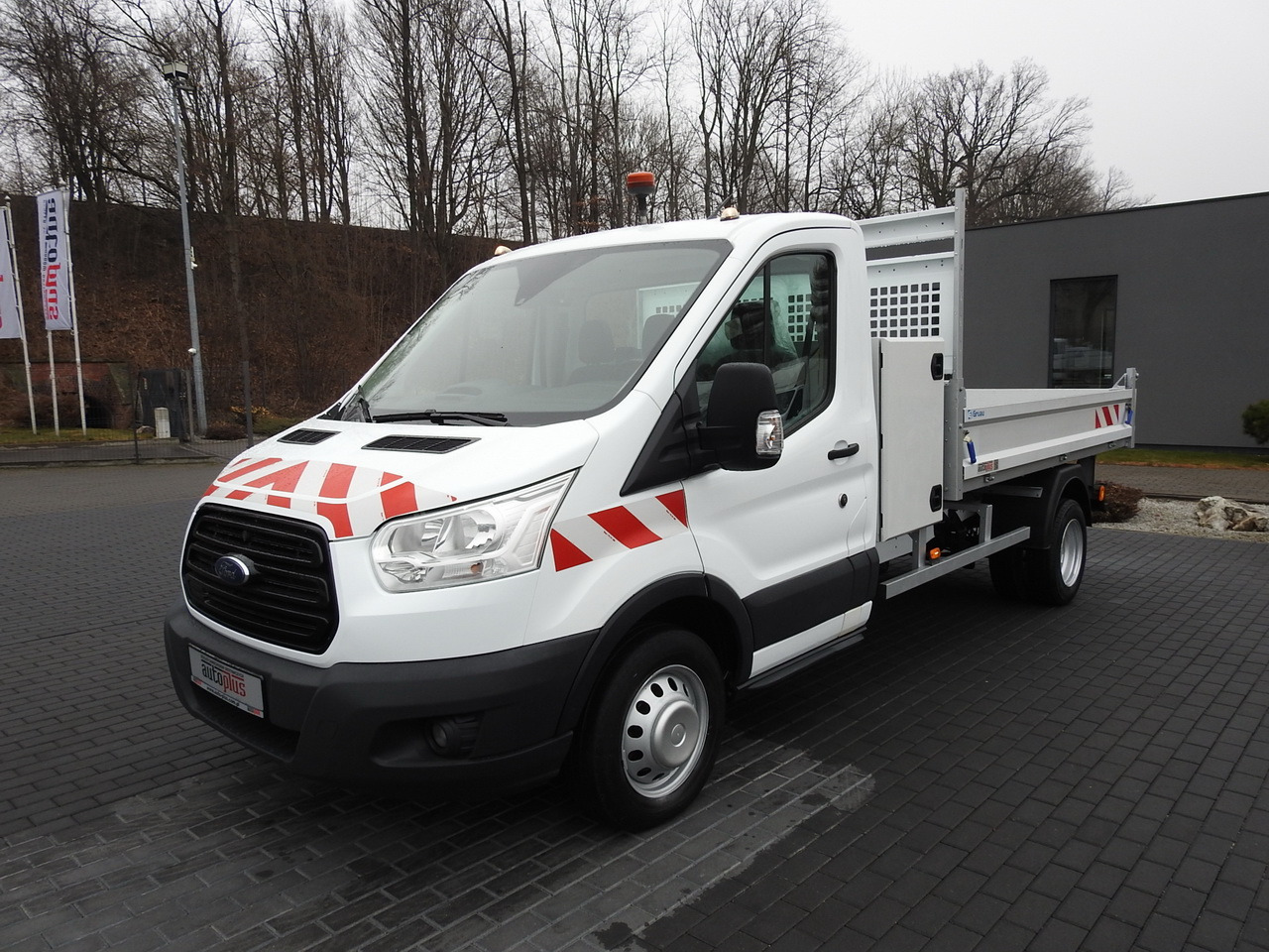 Utilitaire benne FORD TRANSIT TIPPER CRUISE CONTROL AIR CONDITIONING TWIN WHEELS 170HP: photos 6 Utilitaire benne FORD TRANSIT TIPPER CRUISE CONTROL AIR CONDITIONING TWIN WHEELS 170HP: photos 6