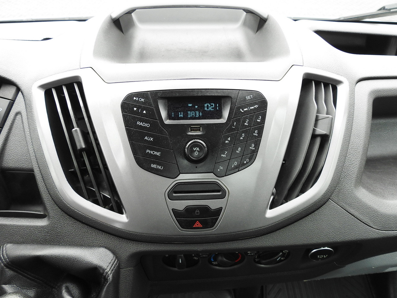 Utilitaire benne FORD TRANSIT TIPPER CRUISE CONTROL AIR CONDITIONING TWIN WHEELS 170HP: photos 33 Utilitaire benne FORD TRANSIT TIPPER CRUISE CONTROL AIR CONDITIONING TWIN WHEELS 170HP: photos 33