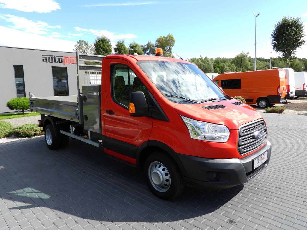 FORD TRANSIT TIPPER CRUISE CONTROL LED LIGHTS TWIN WHEELS AIR CONDITIONING 170HP - Utilitaire benne: photos 4 FORD TRANSIT TIPPER CRUISE CONTROL LED LIGHTS TWIN WHEELS AIR CONDITIONING 170HP - Utilitaire benne: photos 4