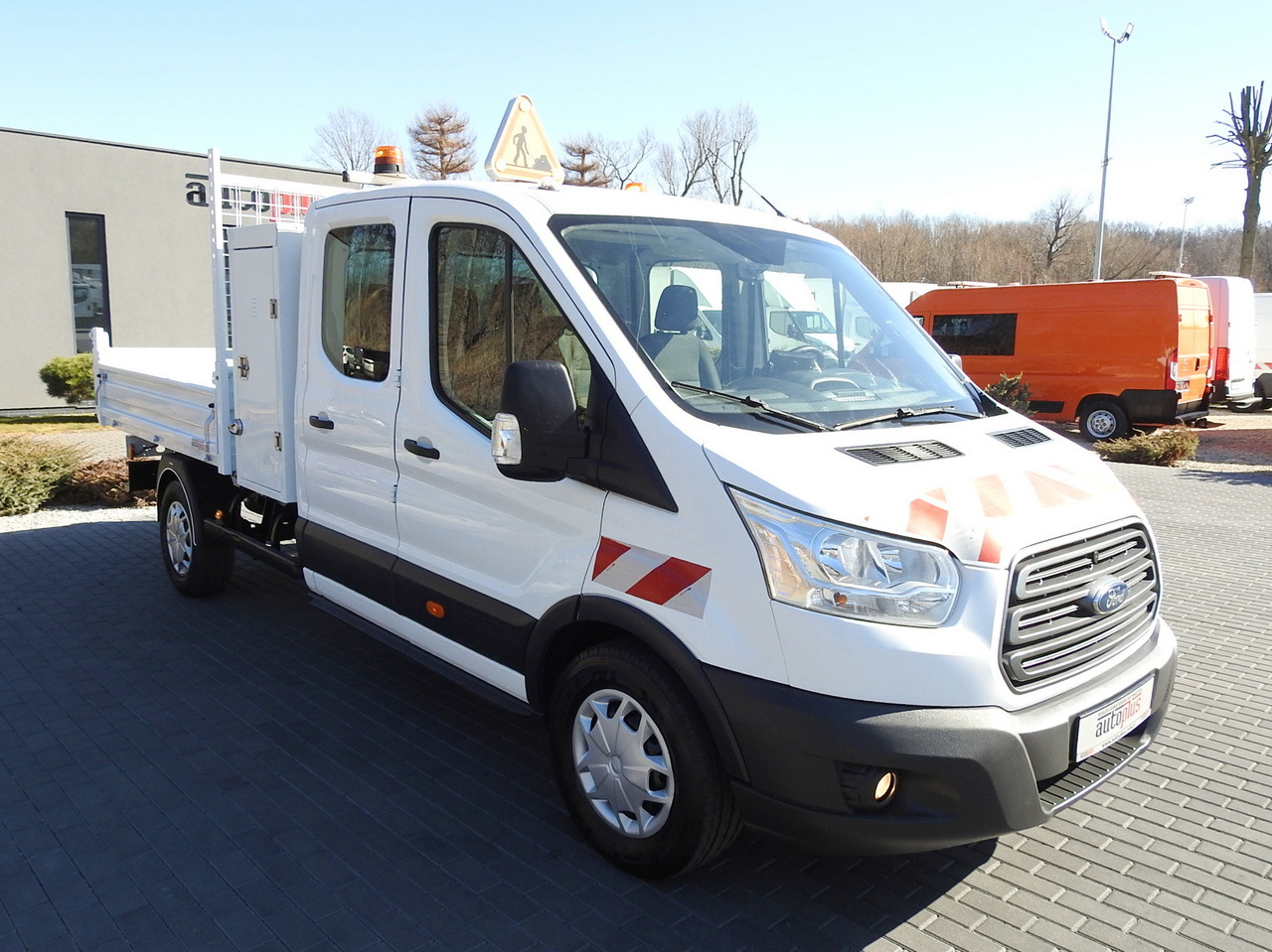 FORD TRANSIT TIPPER DOUBLE CABIN DOKA 6 SEATS CRUISE CONTROL AIR CONDITIONING 130HP - Utilitaire benne: photos 4 FORD TRANSIT TIPPER DOUBLE CABIN DOKA 6 SEATS CRUISE CONTROL AIR CONDITIONING 130HP - Utilitaire benne: photos 4