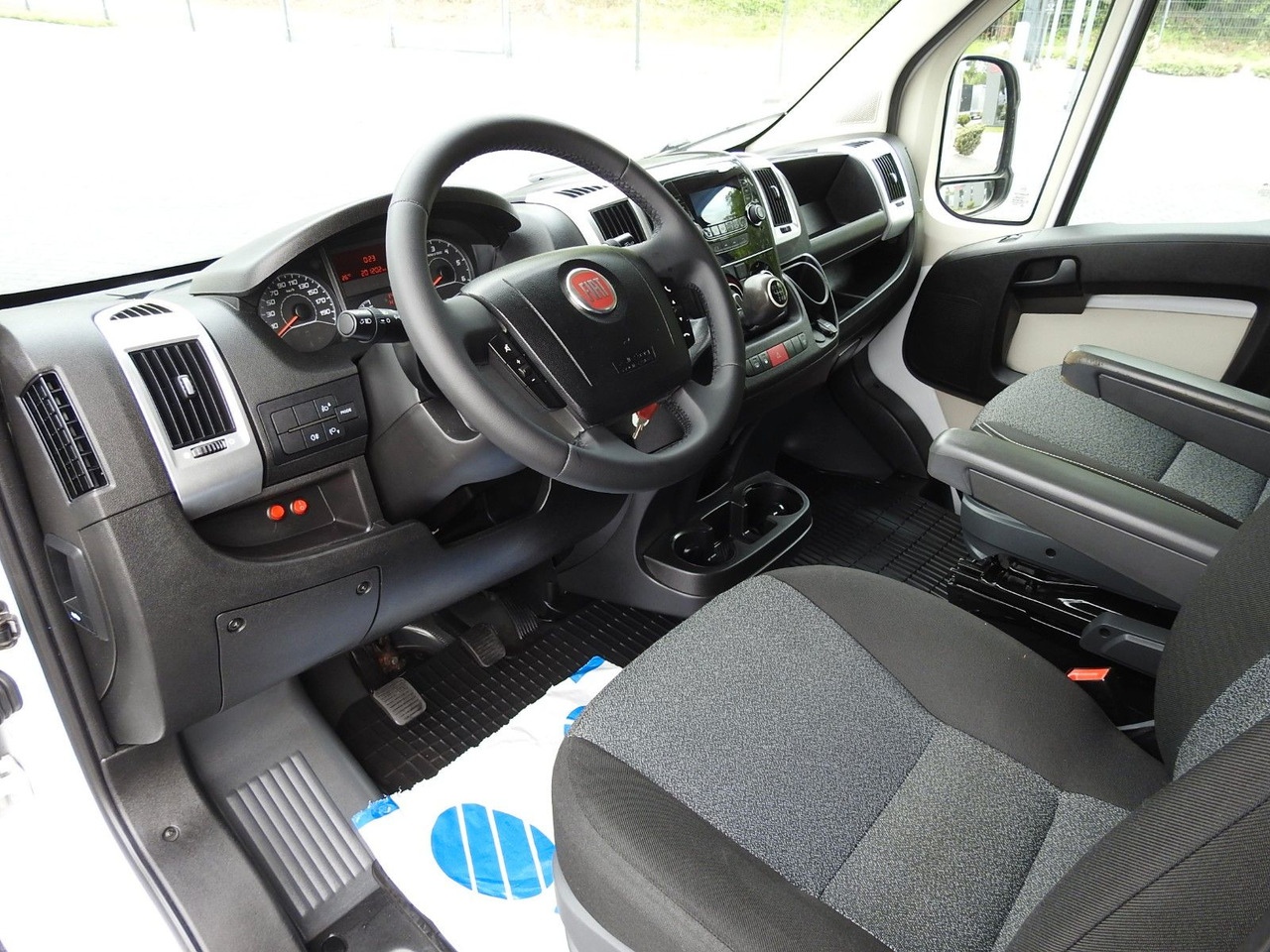 Fiat DUCATO KOFFER 8 PALETTEN KLIMAANLAGE 130PS - Fourgon grand volume: photos 2 Fiat DUCATO KOFFER 8 PALETTEN KLIMAANLAGE 130PS - Fourgon grand volume: photos 2