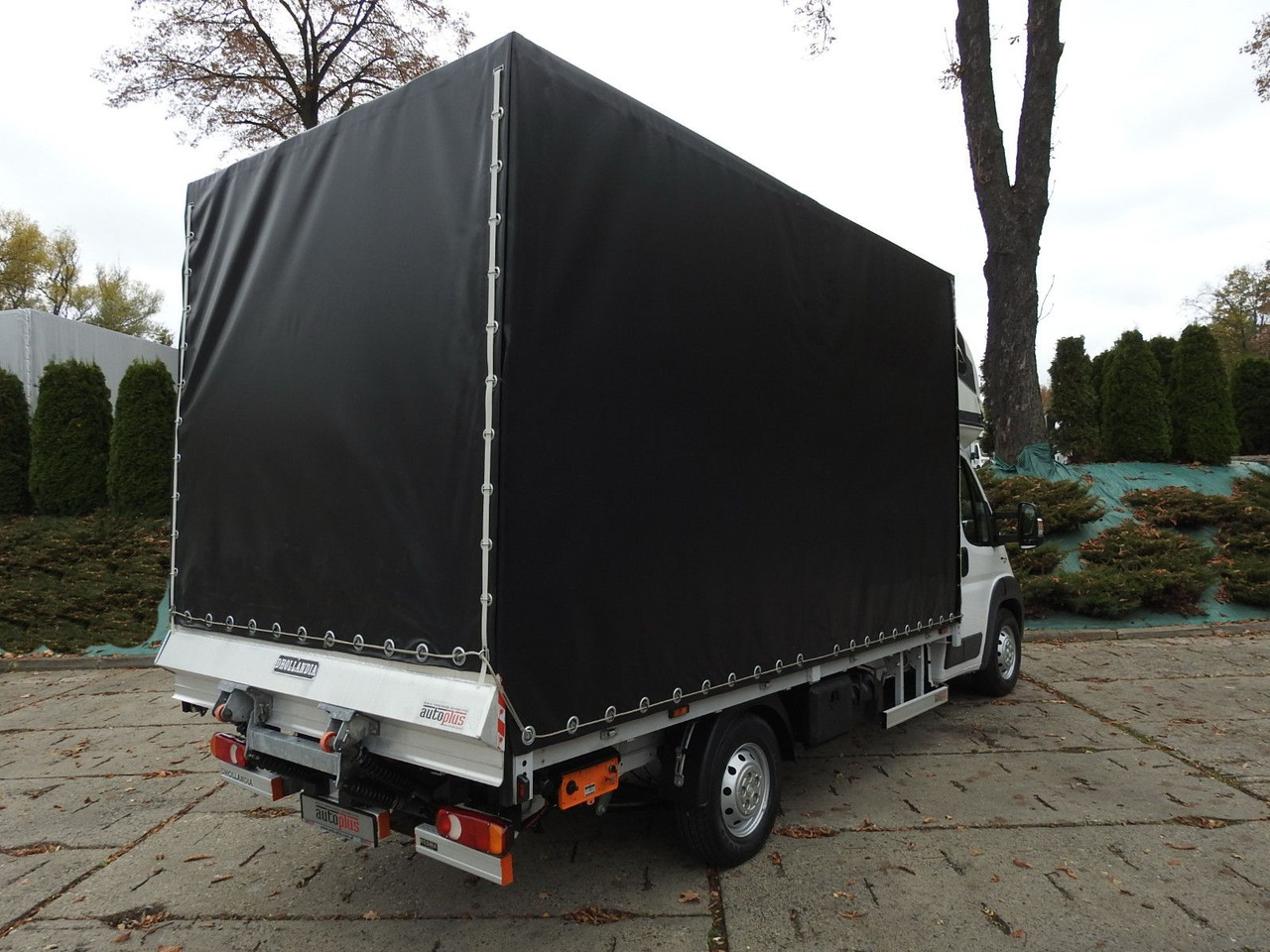 Fiat DUCATO PRITSCHE PLANE AUFZUG 8 PALETTEN WEBASTO - Utilitaire plateau baché: photos 3 Fiat DUCATO PRITSCHE PLANE AUFZUG 8 PALETTEN WEBASTO - Utilitaire plateau baché: photos 3