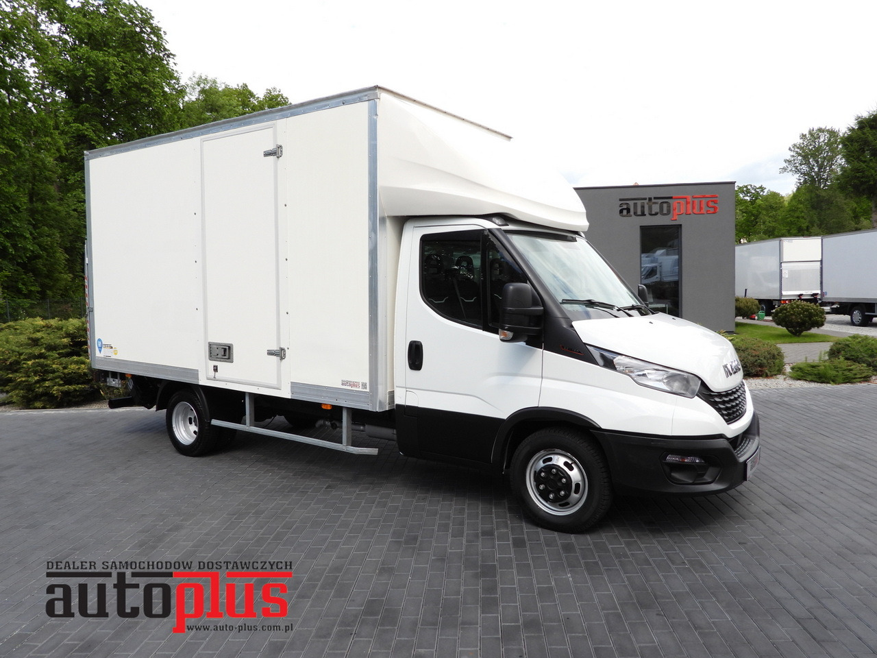 IVECO DAILY 35C16 BOX LIFT 8 PALLETS CRUISE CONTROL TWIN WHEELS AIR CONDITIONING 160HP - Fourgon grand volume: photos 1 IVECO DAILY 35C16 BOX LIFT 8 PALLETS CRUISE CONTROL TWIN WHEELS AIR CONDITIONING 160HP - Fourgon grand volume: photos 1