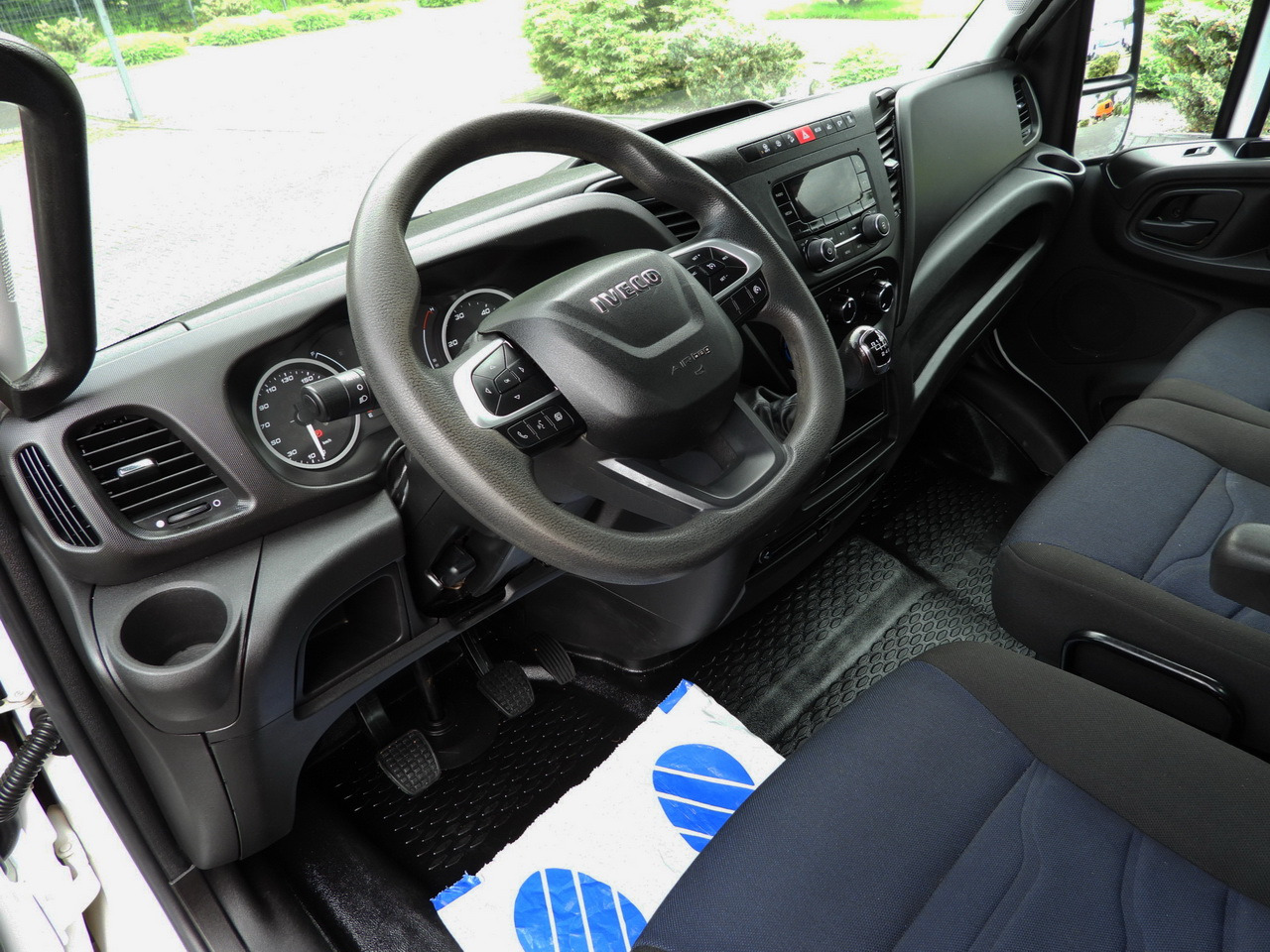 IVECO DAILY 35C16 TIPPER CRUISE CONTROL AIR CONDITIONING TWIN WHEELS 160HP - Utilitaire benne: photos 2 IVECO DAILY 35C16 TIPPER CRUISE CONTROL AIR CONDITIONING TWIN WHEELS 160HP - Utilitaire benne: photos 2