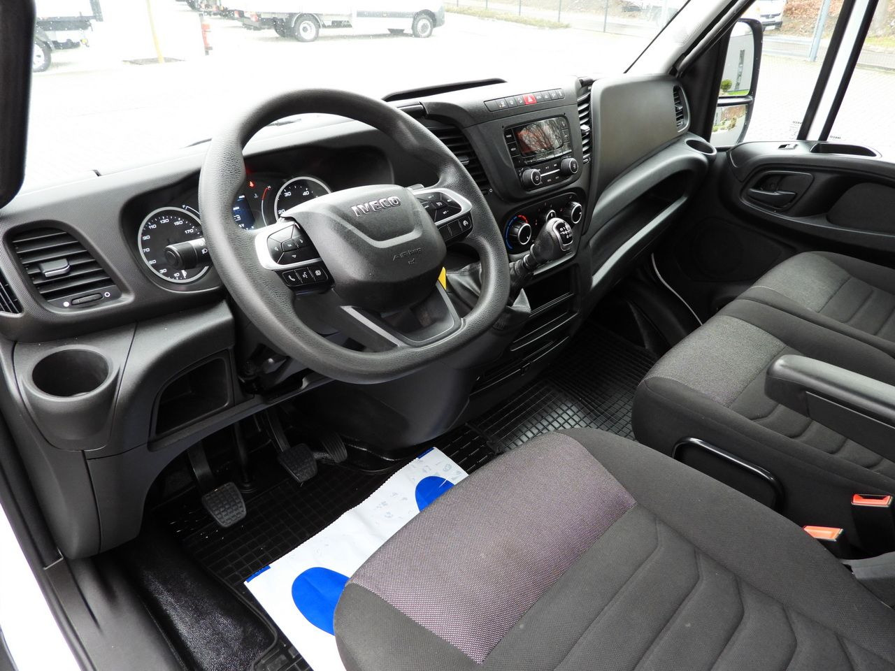 IVECO DAILY 35C16 TIPPER CRUISE CONTROL TWIN WHEELS AIR CONDITIONING 160HP - Utilitaire benne: photos 2 IVECO DAILY 35C16 TIPPER CRUISE CONTROL TWIN WHEELS AIR CONDITIONING 160HP - Utilitaire benne: photos 2