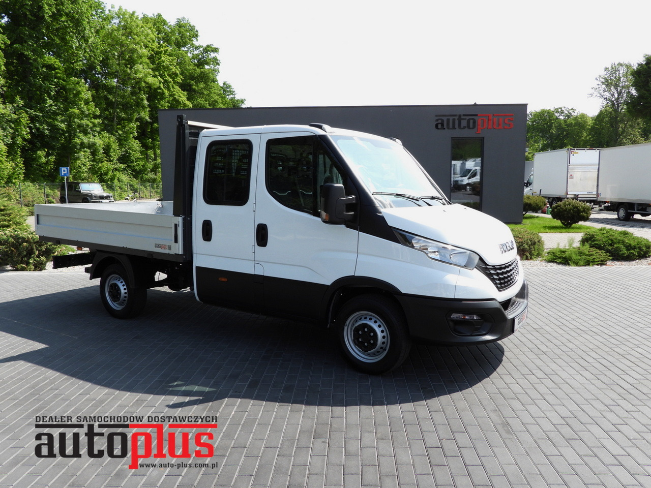 IVECO DAILY 35S12 STAKE BODY DOUBLE CABIN DOKA 7 SEATS AIR CONDITIONING 120HP - Utilitaire double cabine: photos 1 IVECO DAILY 35S12 STAKE BODY DOUBLE CABIN DOKA 7 SEATS AIR CONDITIONING 120HP - Utilitaire double cabine: photos 1