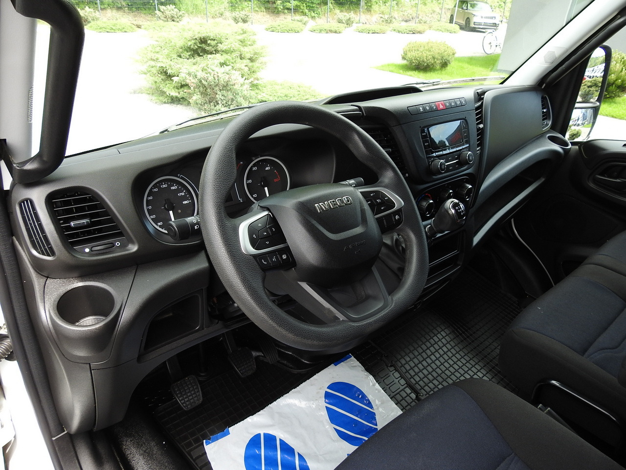 IVECO DAILY 35S14 8 PALLETS CRUISE CONTROL TWIN WHEELS AIR CONDITIONING 140HP - Fourgon grand volume: photos 2 IVECO DAILY 35S14 8 PALLETS CRUISE CONTROL TWIN WHEELS AIR CONDITIONING 140HP - Fourgon grand volume: photos 2